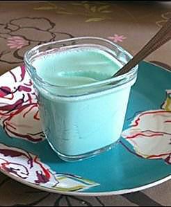 Recette: yaourt Lagon Bleu au sirop de curaçao